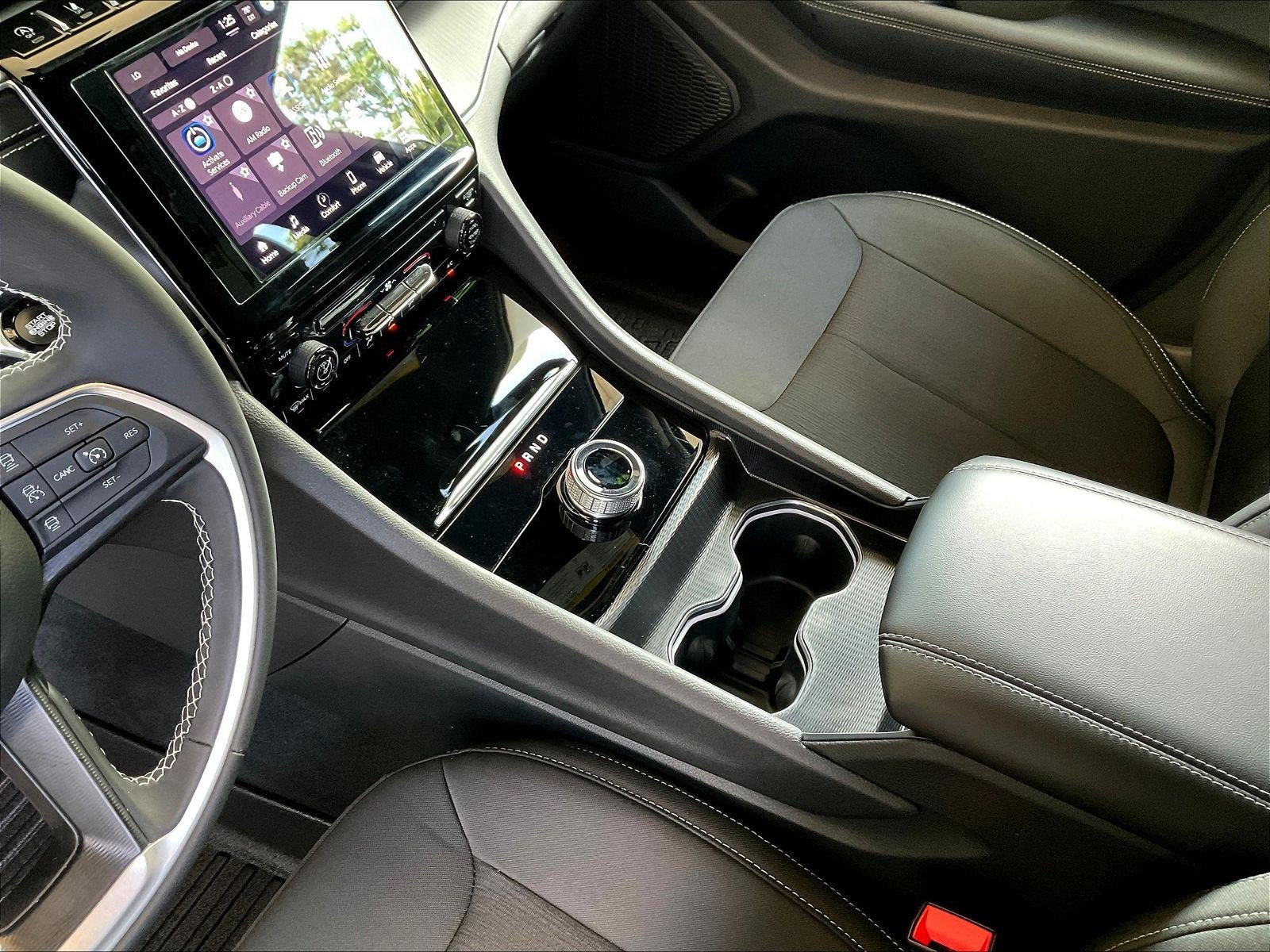 Used 2025 Jeep Grand Cherokee Laredo X AWD/4WD image 17