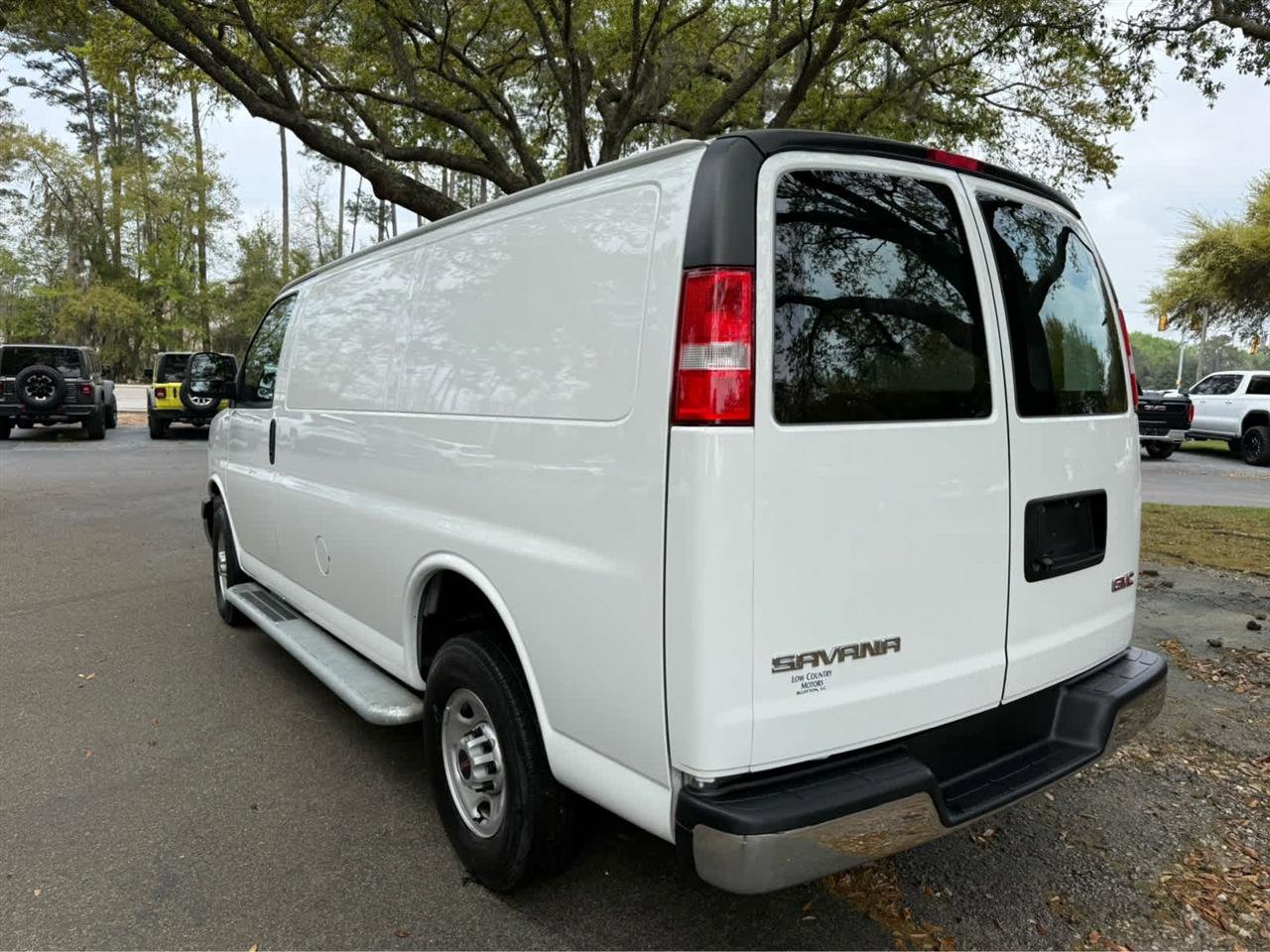 Used 2024 GMC Savana 2500 w/ Driver Convenience Package RWD image 3