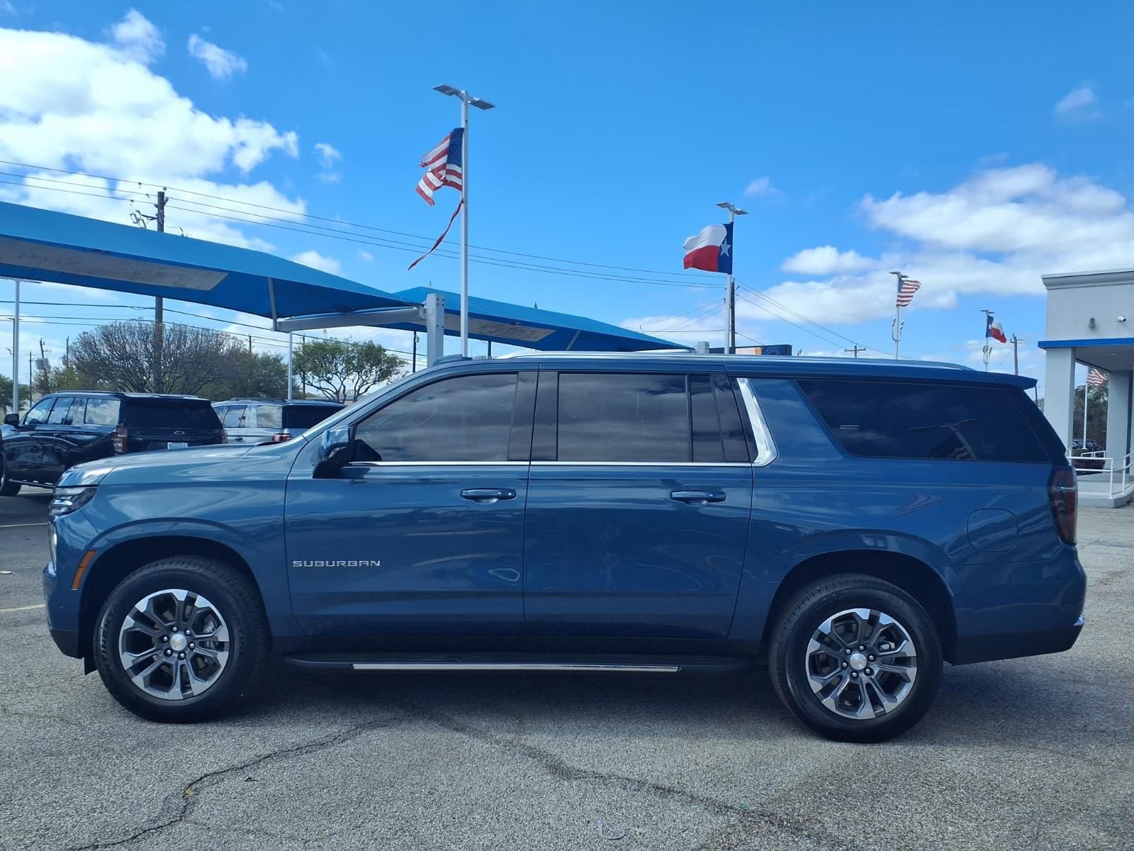 Used 2025 Chevrolet Suburban LS image 24