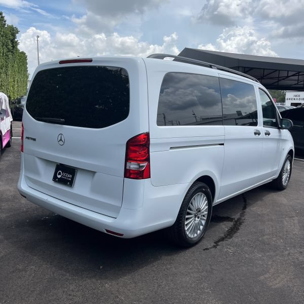 Used 2023 Mercedes-Benz Metris Passenger image 2