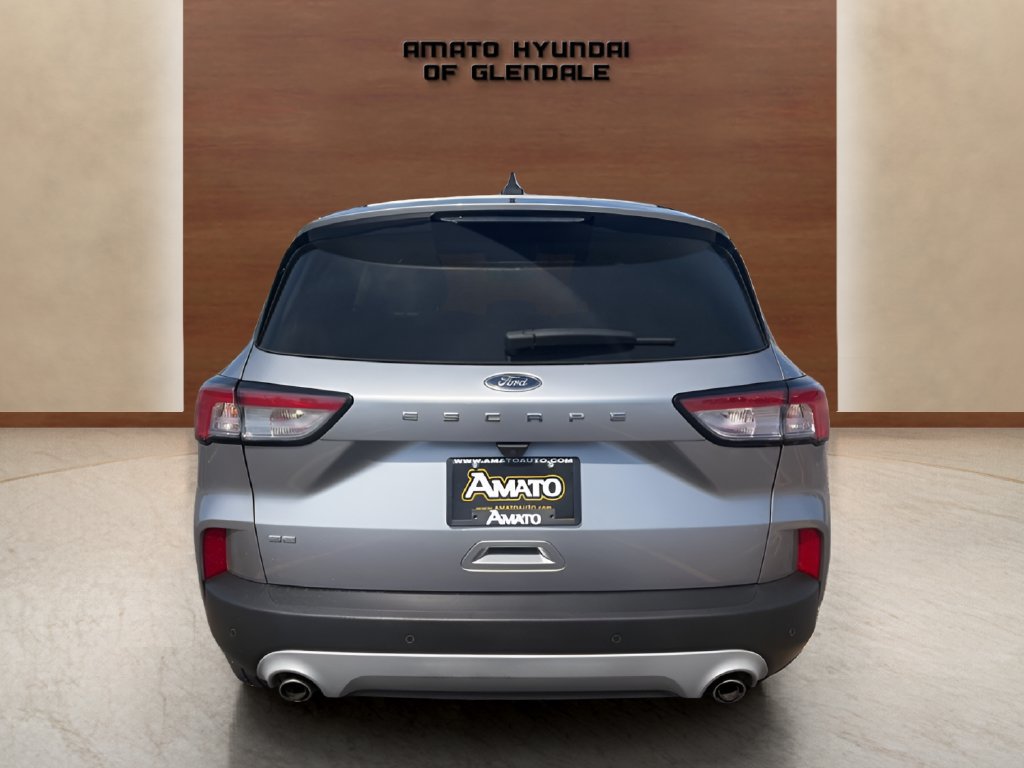 Used 2022 Ford Escape SE w/ Cold Weather Package FWD image 4