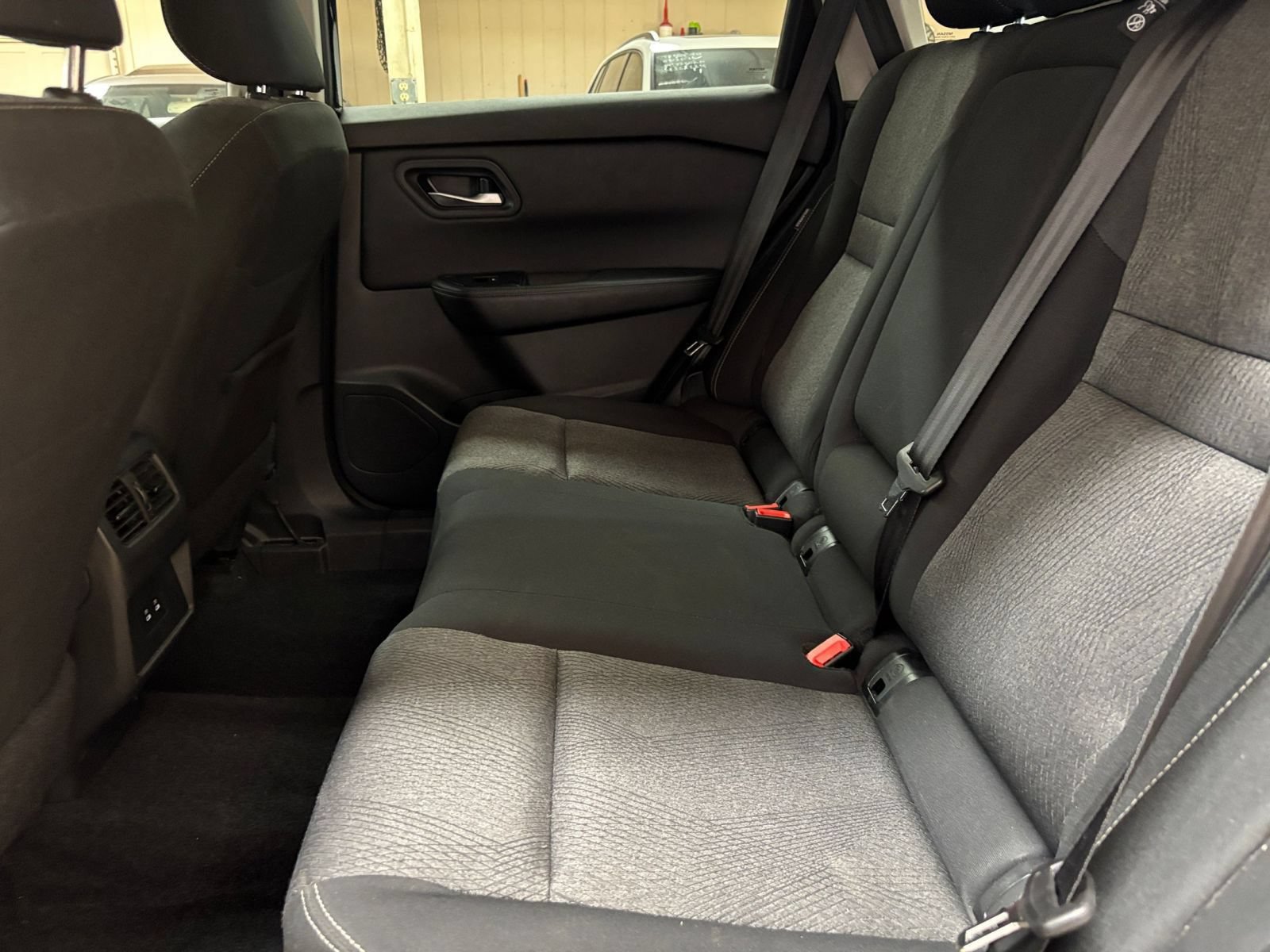 Used 2025 Nissan Rogue SV FWD image 27