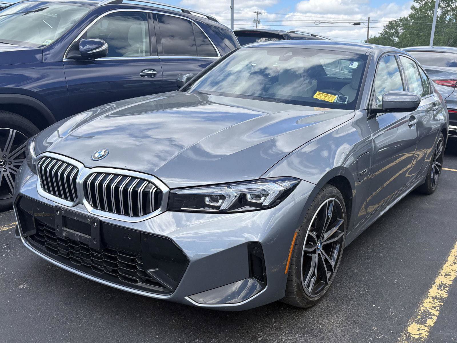 Used 2023 BMW 330e xDrive w/ M Sport Package AWD/4WD image 3