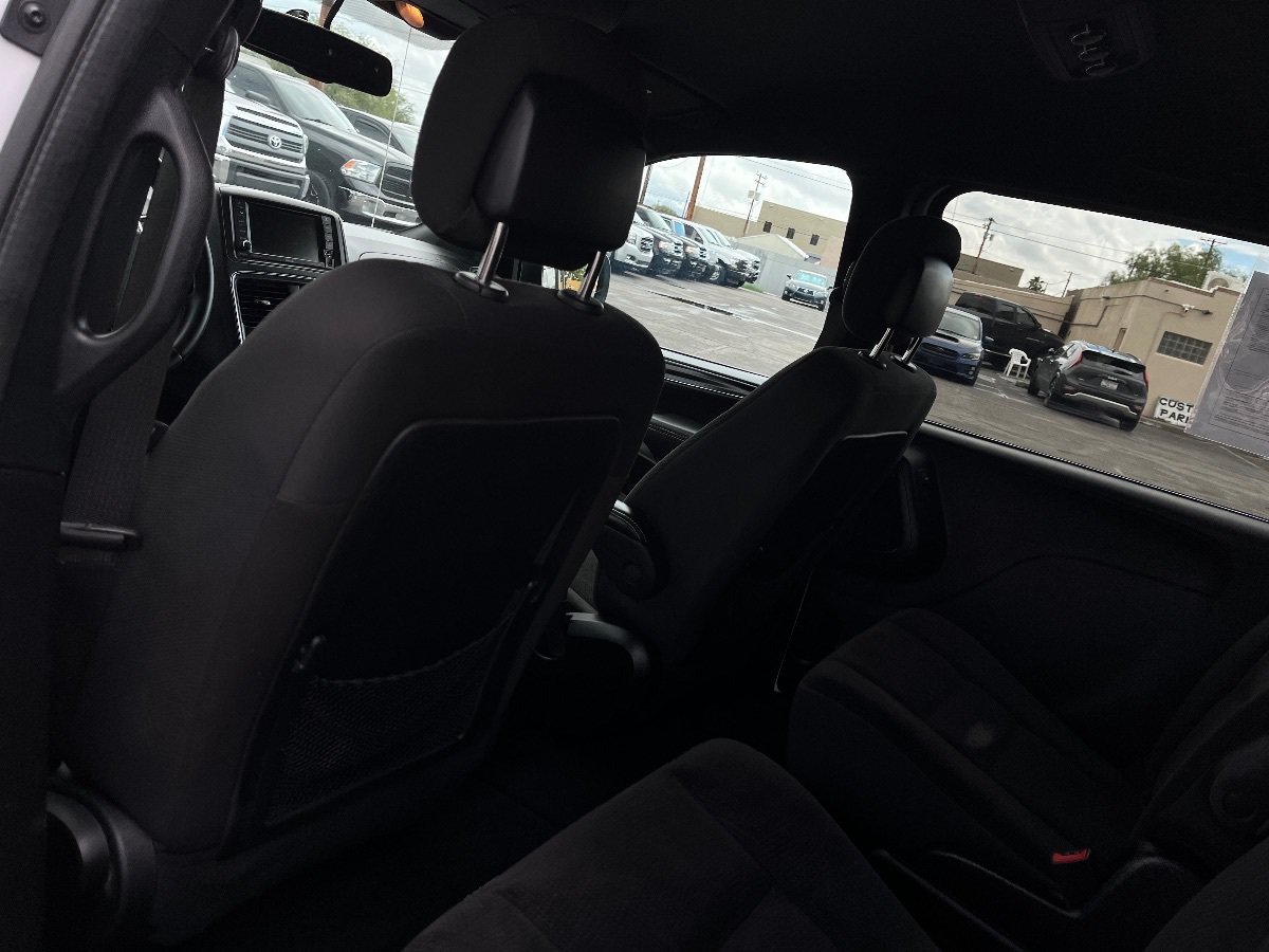 Used 2018 Dodge Grand Caravan SE FWD image 25