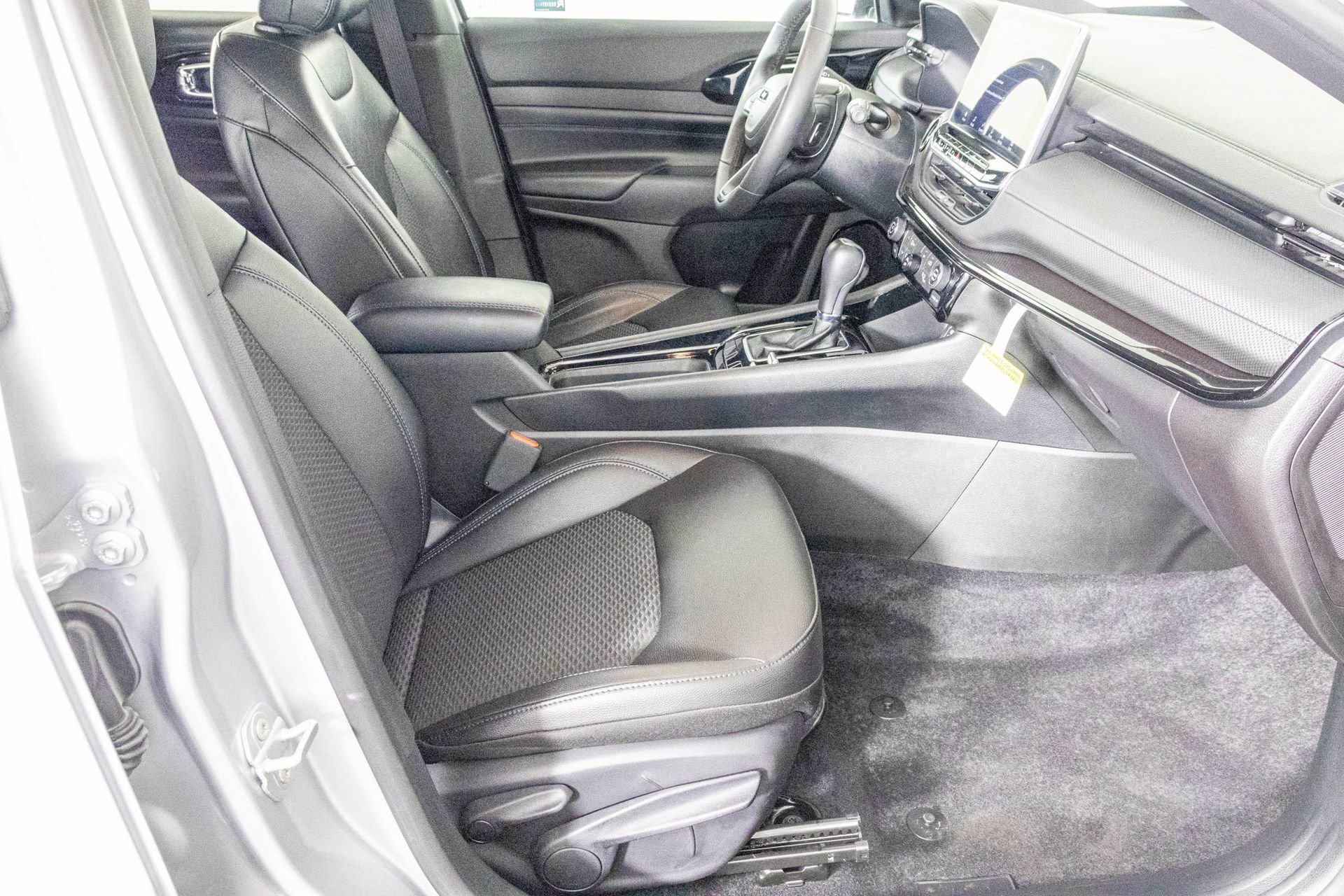 Used 2025 Jeep Compass Latitude w/ Altitude Special Edition image 40