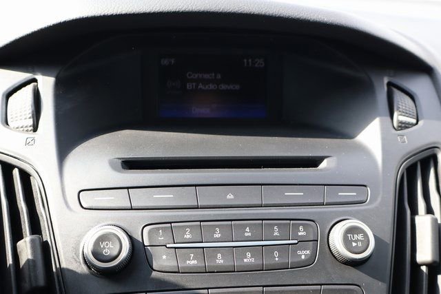 Used 2016 Ford Focus SE w/ SE Power Seat Package image 15