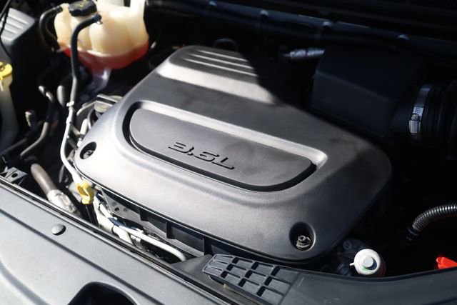 Used 2023 Chrysler Voyager LX image 8