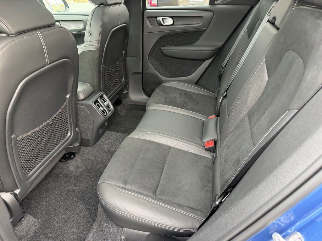 Used 2020 Volvo XC40 T5 R-Design w/ Protection Package Premier image 19