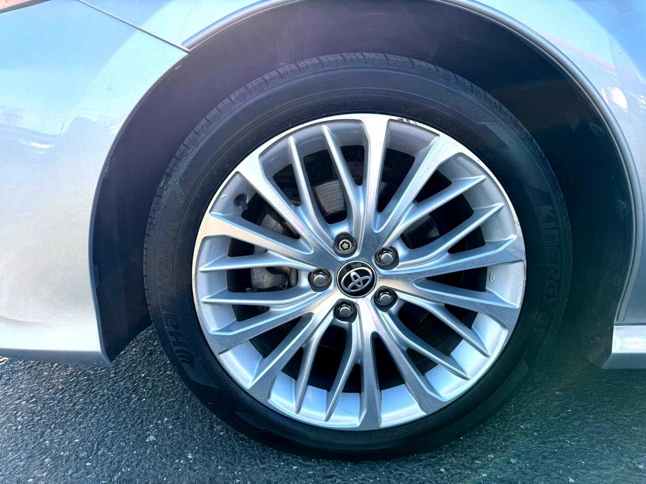 Used 2020 Toyota Camry XLE image 19