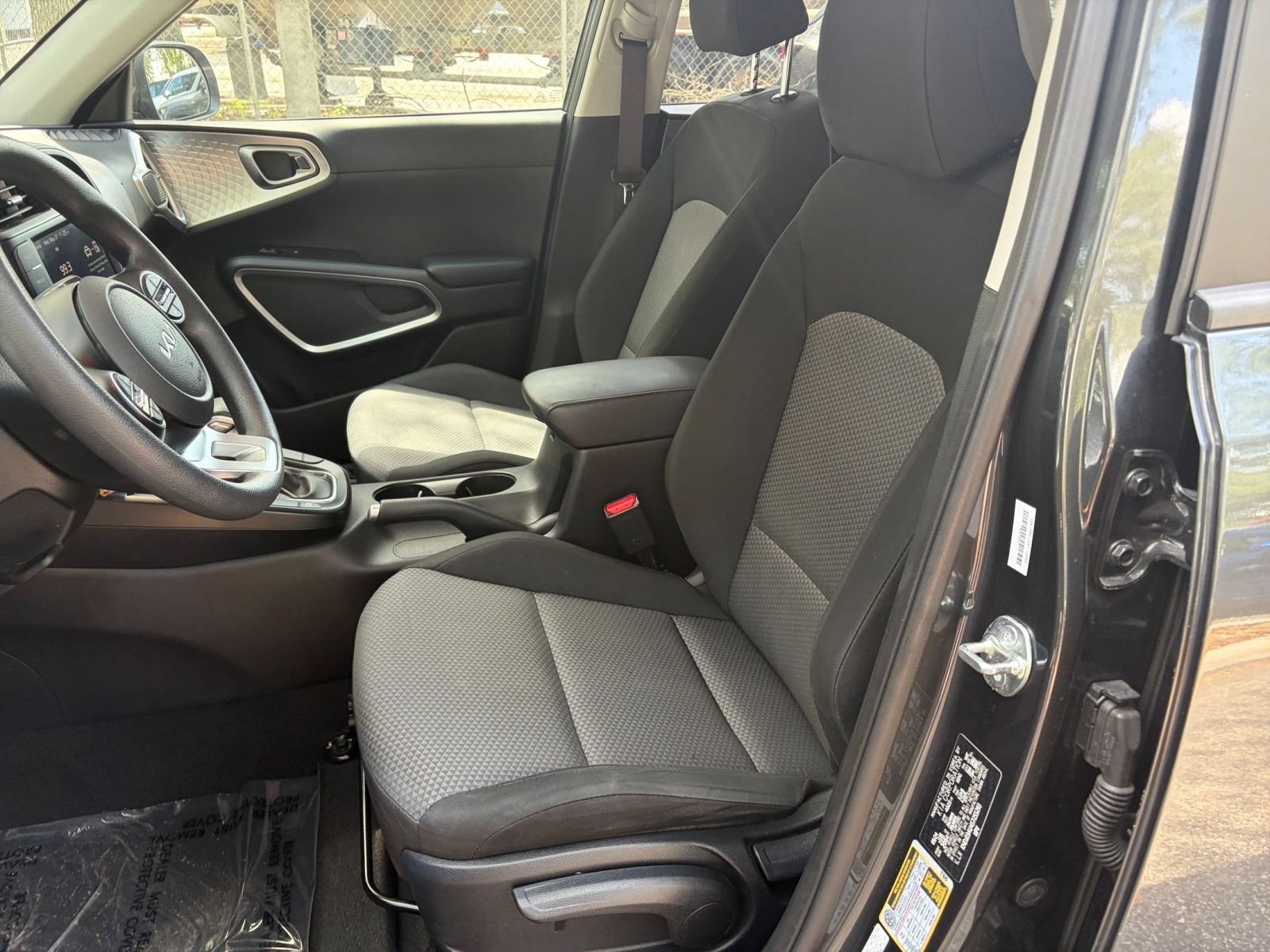 Used 2025 Kia Soul LX w/ LX Technology Package FWD image 24