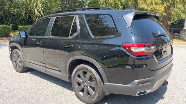 Used 2025 Honda Pilot Sport image 7