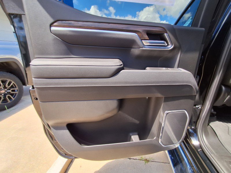 New 2025 GMC Sierra 1500 SLT w/ SLT Premium Package image 23