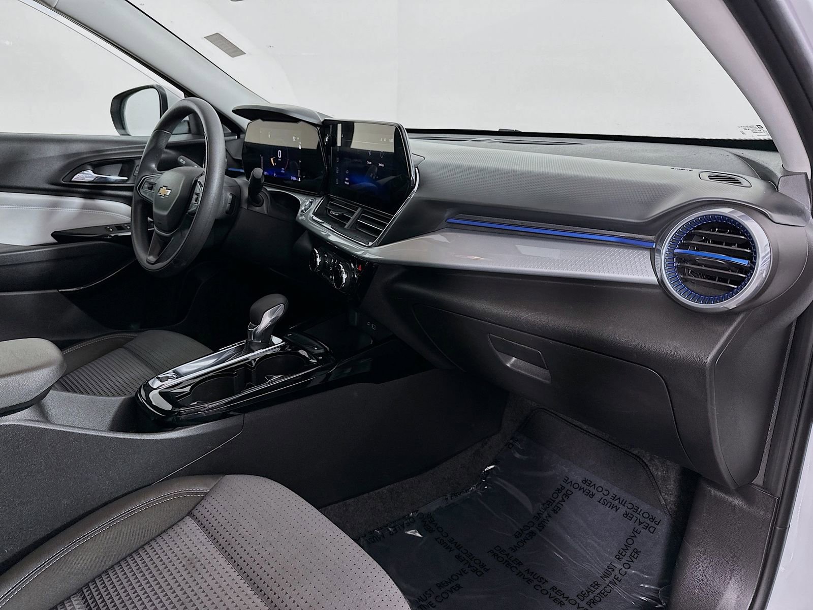 Used 2025 Chevrolet Trax LT image 27