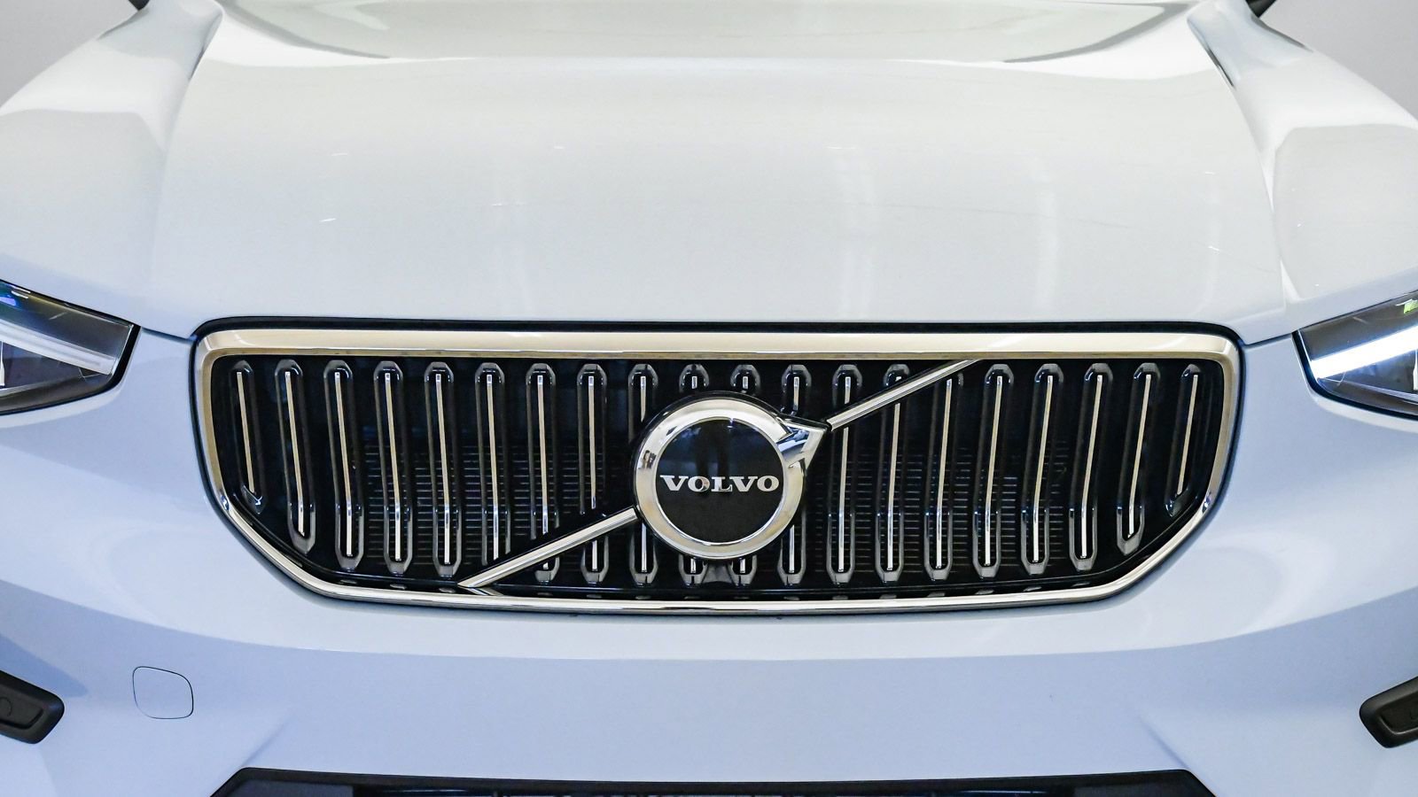 Certified 2025 Volvo XC40 B5 Core image 8