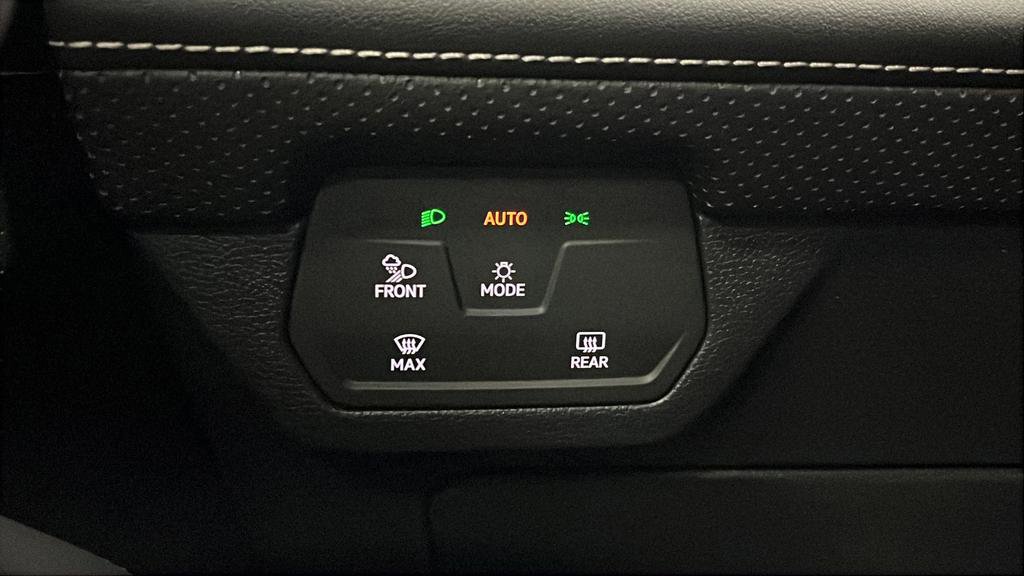 Used 2024 Volkswagen Atlas Cross Sport SEL R-Line AWD/4WD image 17