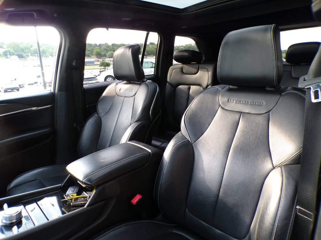 Used 2023 Jeep Grand Cherokee Overland w/ Luxury Tech Group IV AWD/4WD image 11