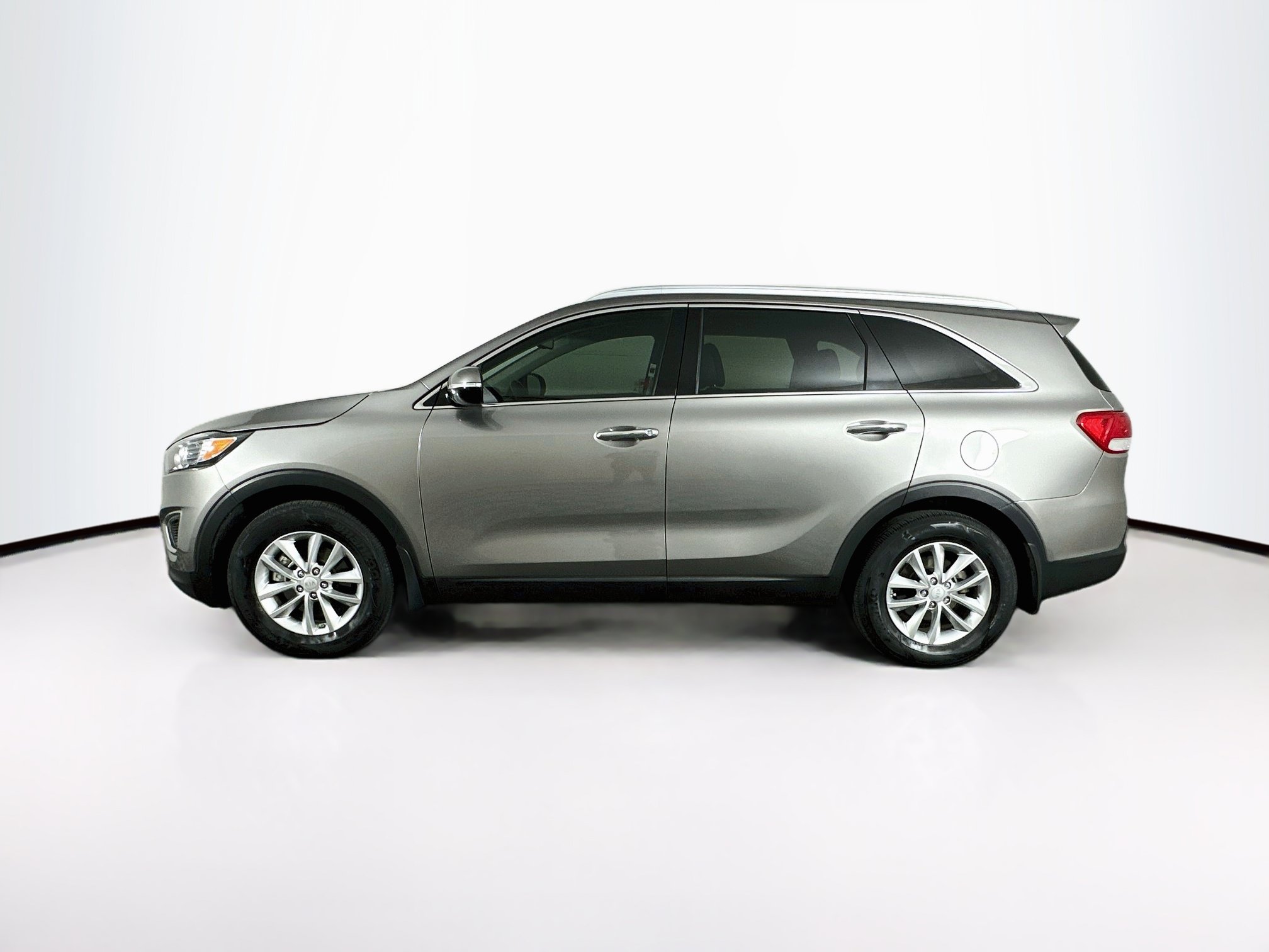 Used 2016 Kia Sorento FWD w/ LX Convenience Package image 4