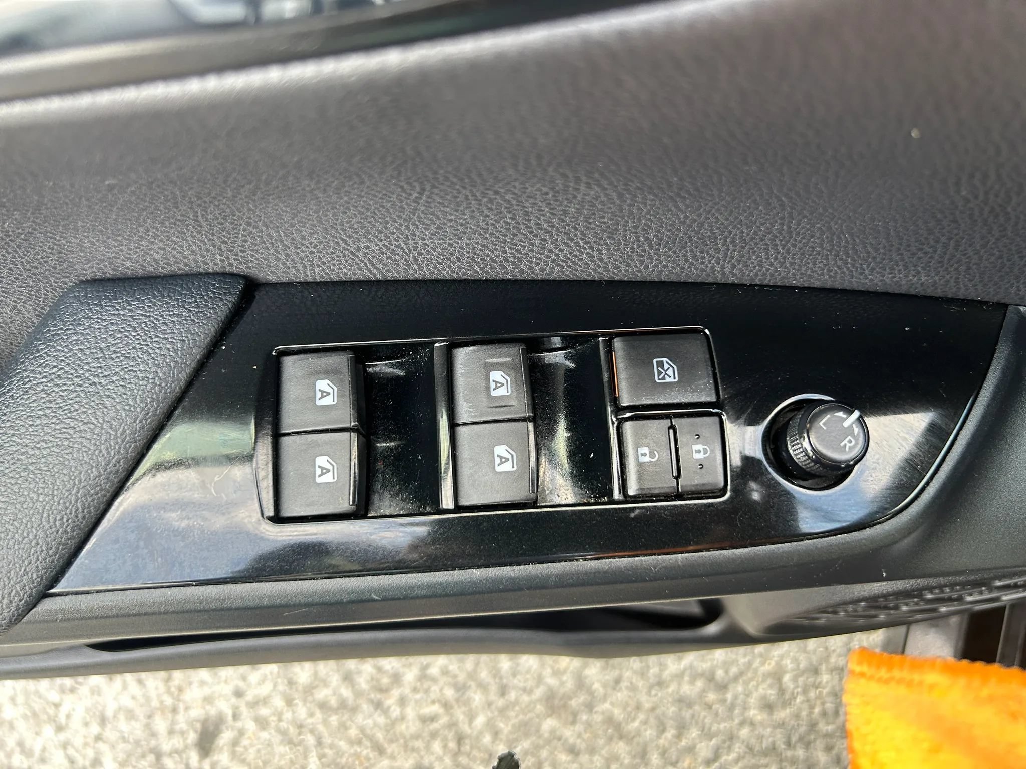 Used 2017 Toyota Prius Four FWD image 16