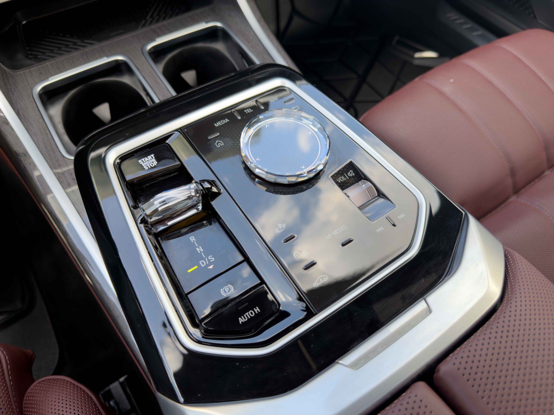 Used 2026 BMW 740i xDrive w/ Executive Package AWD/4WD image 25