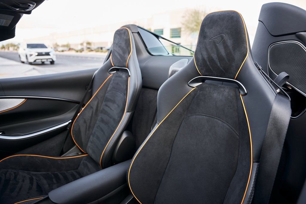 Used 2025 McLaren Artura Spider image 39
