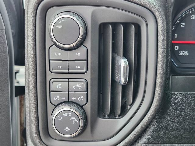 Used 2021 Chevrolet Silverado 1500 Custom Trail Boss AWD/4WD image 40