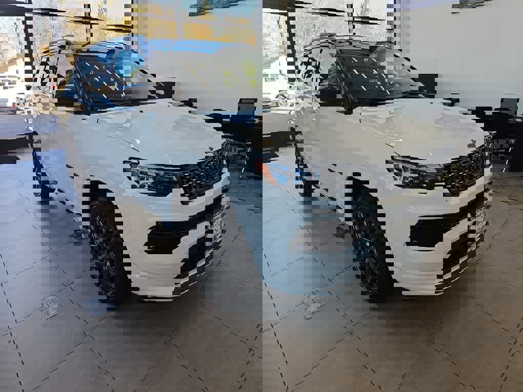 Used 2024 Jeep Compass Limited w/ High Altitude Package image 7