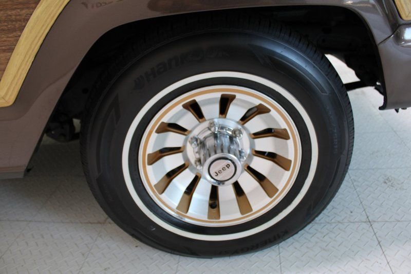 Used 1987 Jeep Grand Wagoneer image 35
