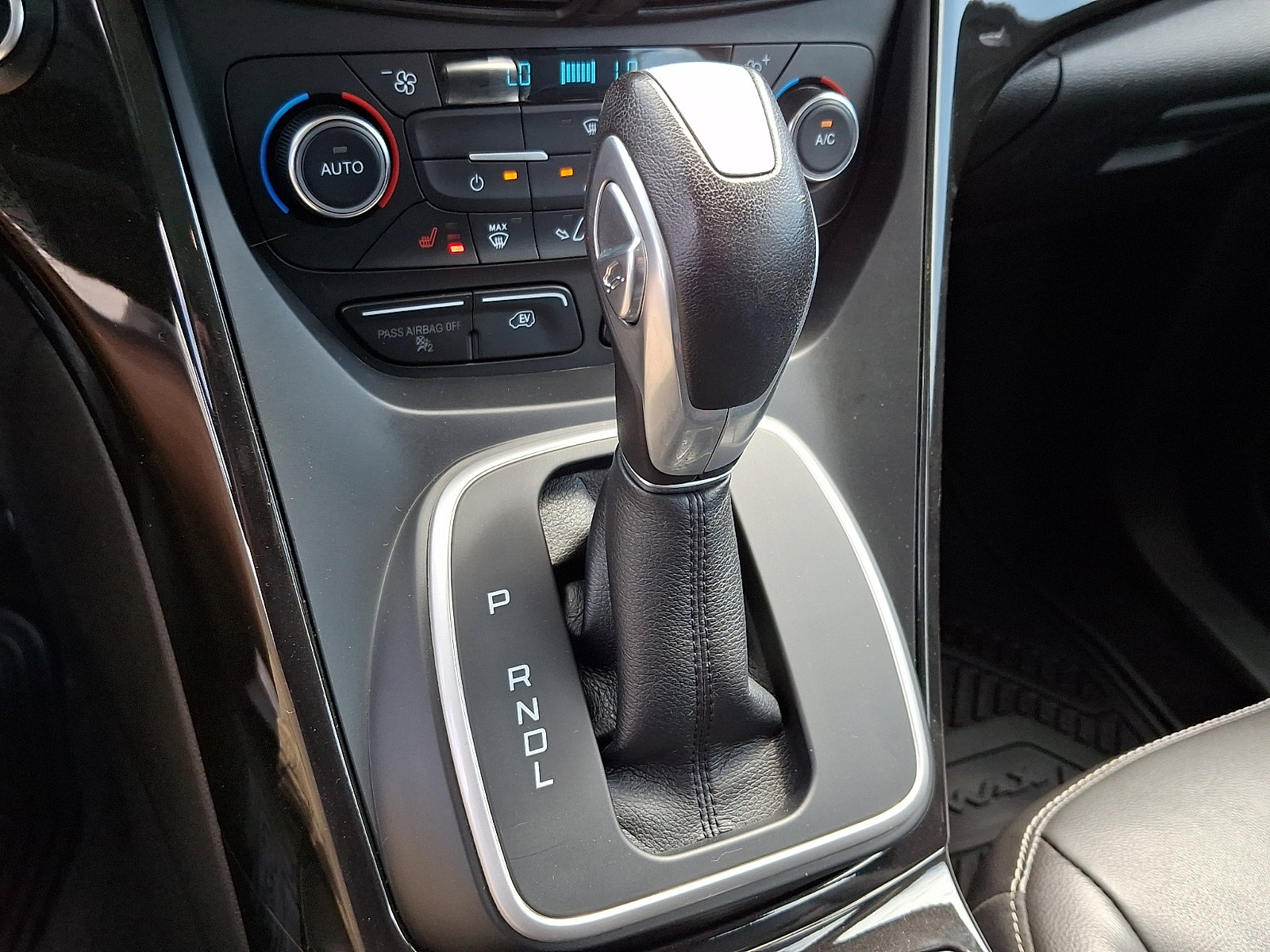 Used 2017 Ford C-MAX Energi Titanium w/ Equipment Group 501A FWD image 15
