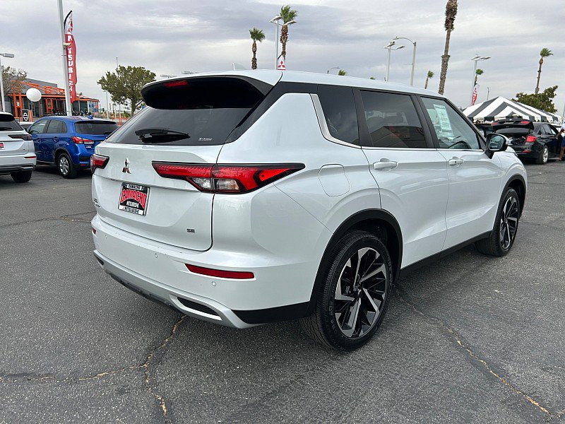 Used 2024 Mitsubishi Outlander AWD image 8