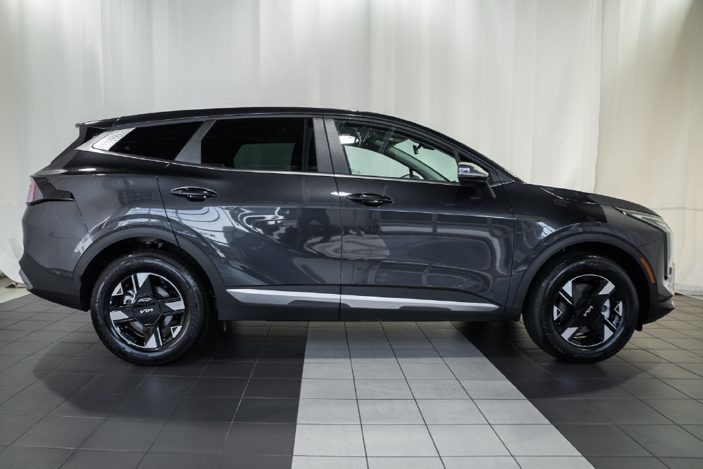 Used 2026 Kia Sportage LX w/ LX Convenience Package AWD/4WD image 3
