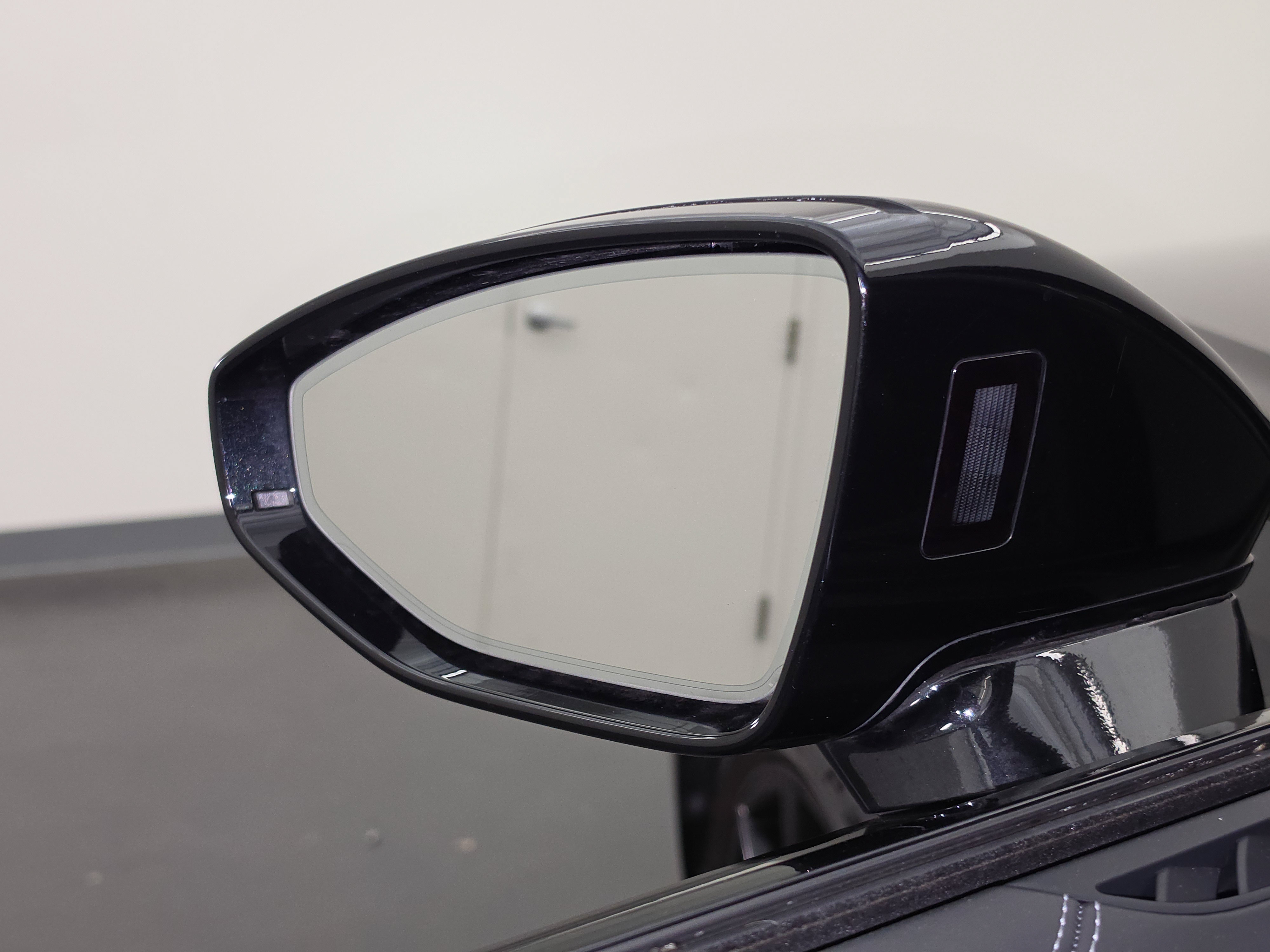 Used 2022 Audi S8 w/ S8 Comfort Plus Package AWD/4WD image 23