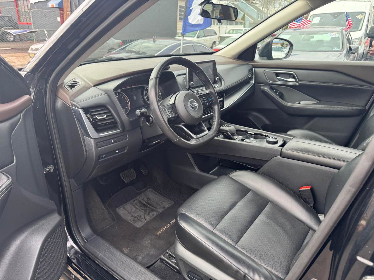 Used 2021 Nissan Rogue SV w/ Premium Package image 9