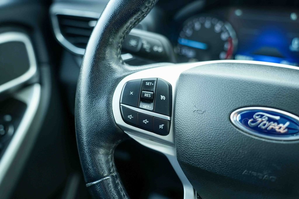 Used 2022 Ford Explorer XLT w/ Equipment Group 202A AWD/4WD image 31