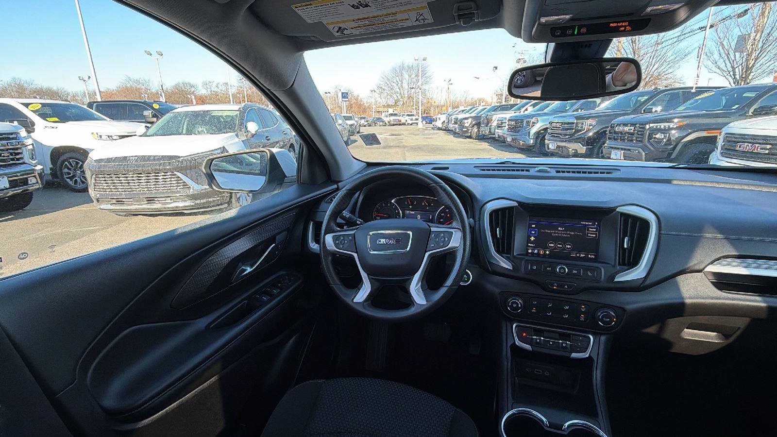 Used 2024 GMC Terrain SLE image 24
