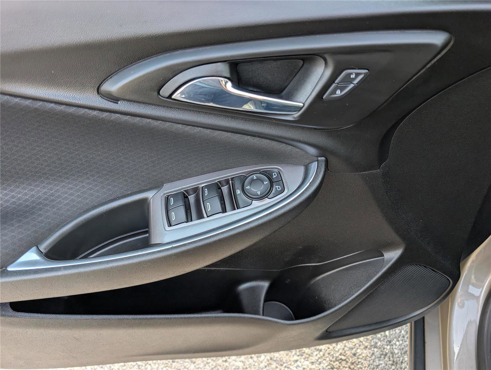 Used 2022 Chevrolet Malibu LT image 19