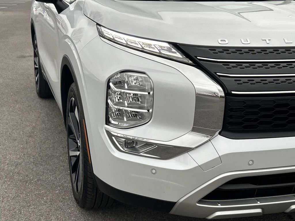 Used 2024 Mitsubishi Outlander SE image 11