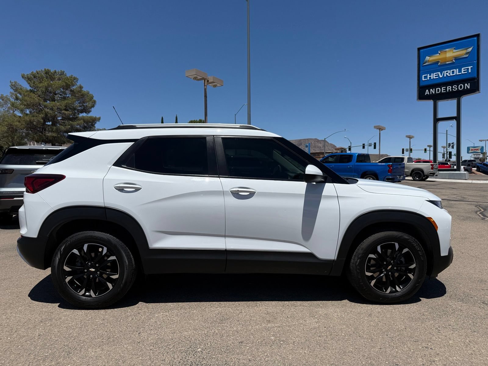 Certified 2022 Chevrolet TrailBlazer LT w/ Convenience Package FWD image 4