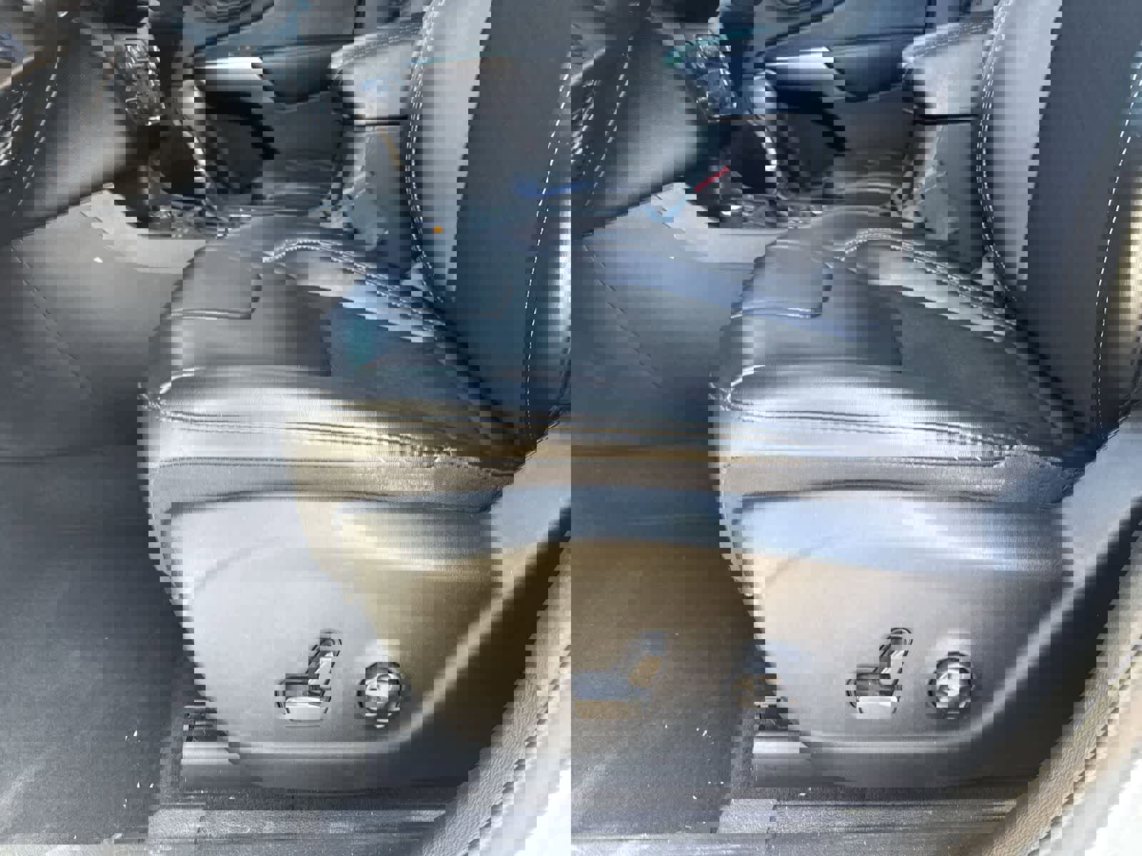 Used 2019 Jeep Cherokee Latitude Plus w/ Cold Weather Group image 18