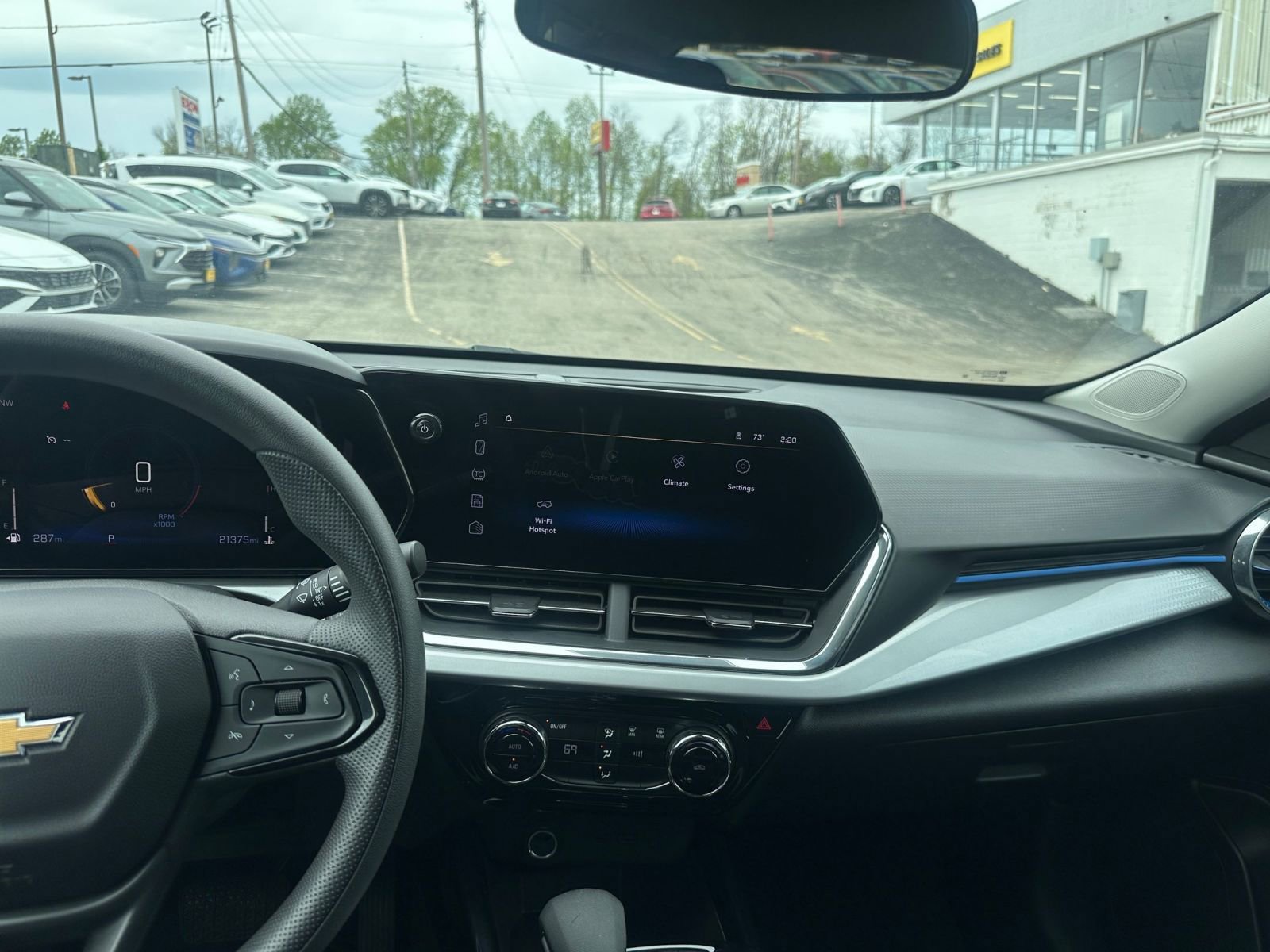 Used 2025 Chevrolet Trax LT image 31