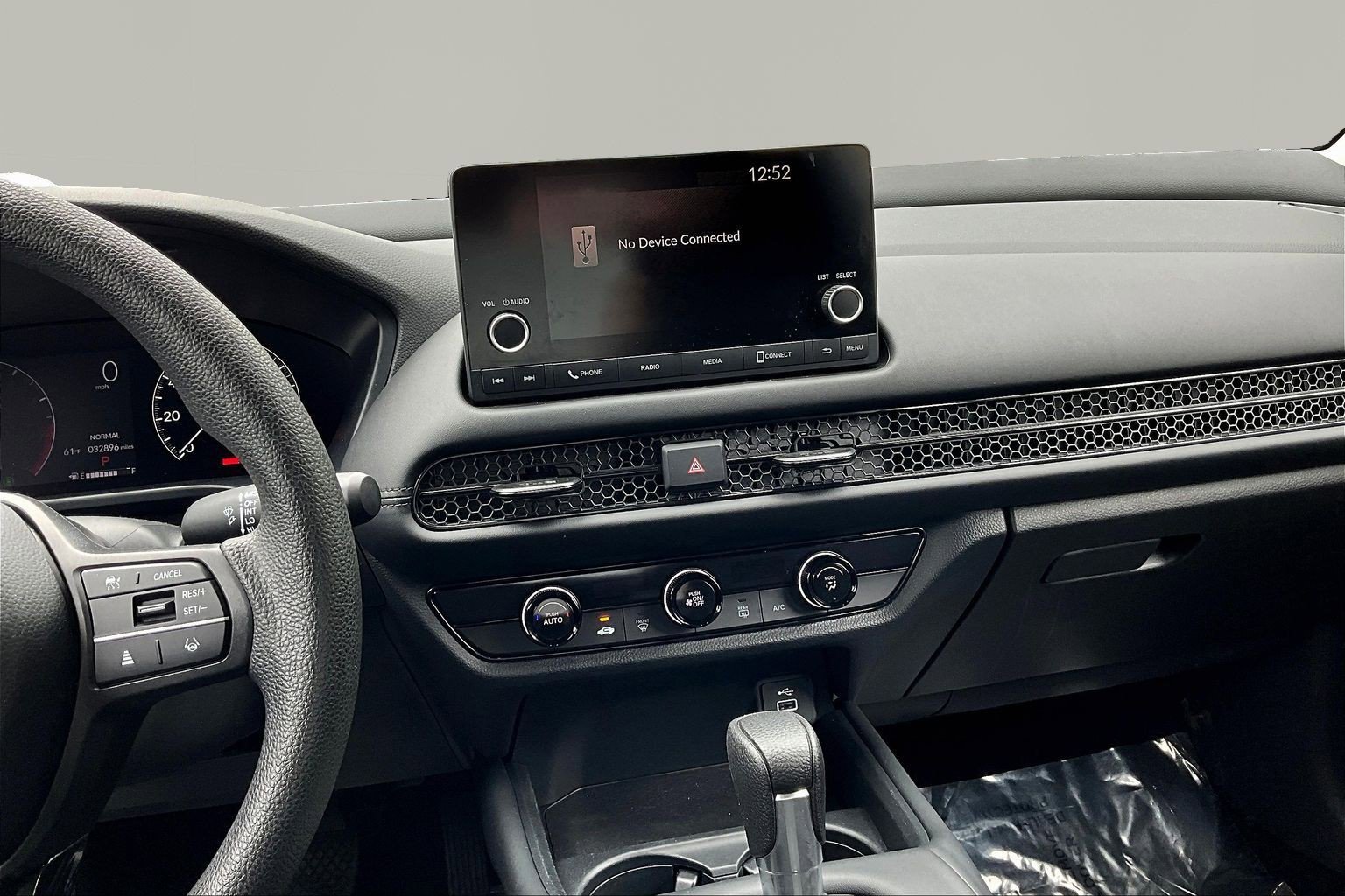 Used 2023 Honda HR-V LX image 9