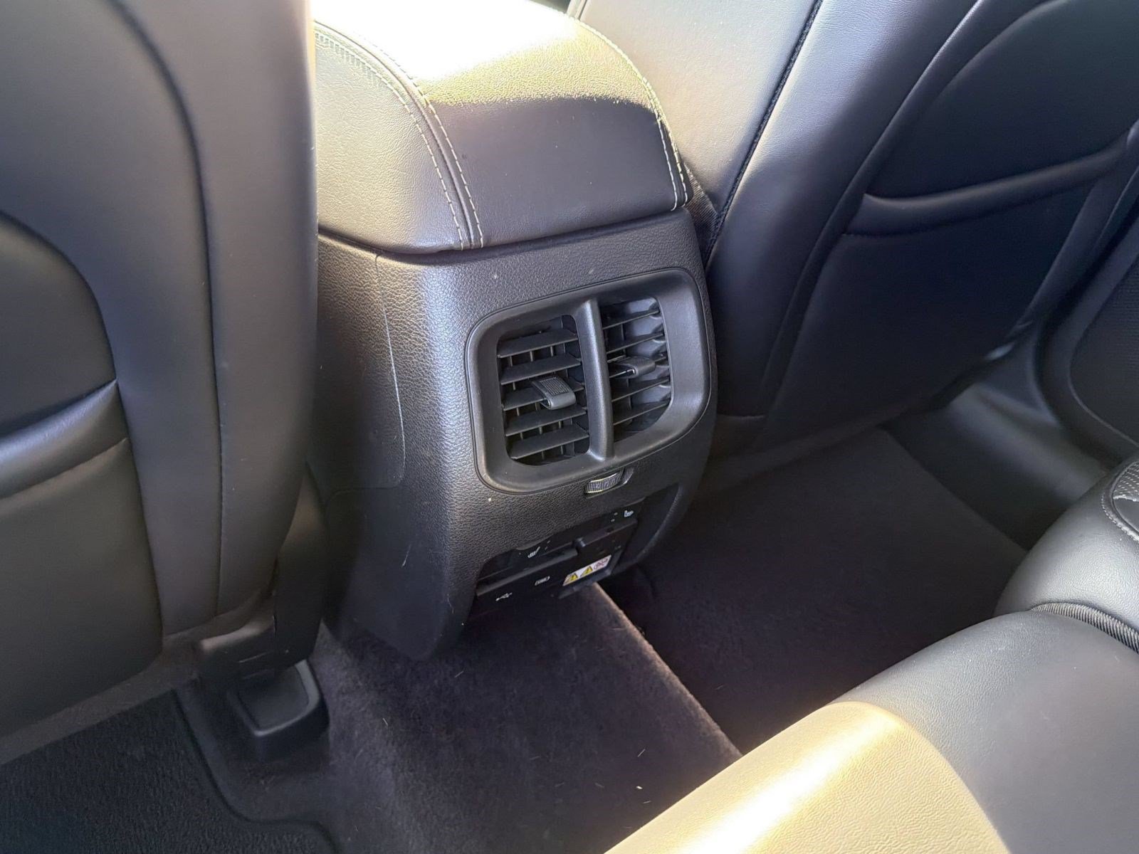 Used 2019 Jeep Cherokee Overland w/ Heavy Duty Protection Group AWD/4WD image 29