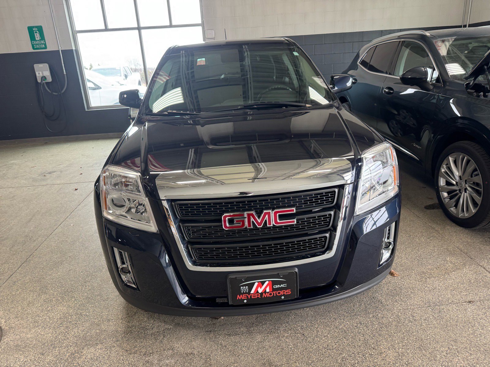 Used 2015 GMC Terrain SLE image 2