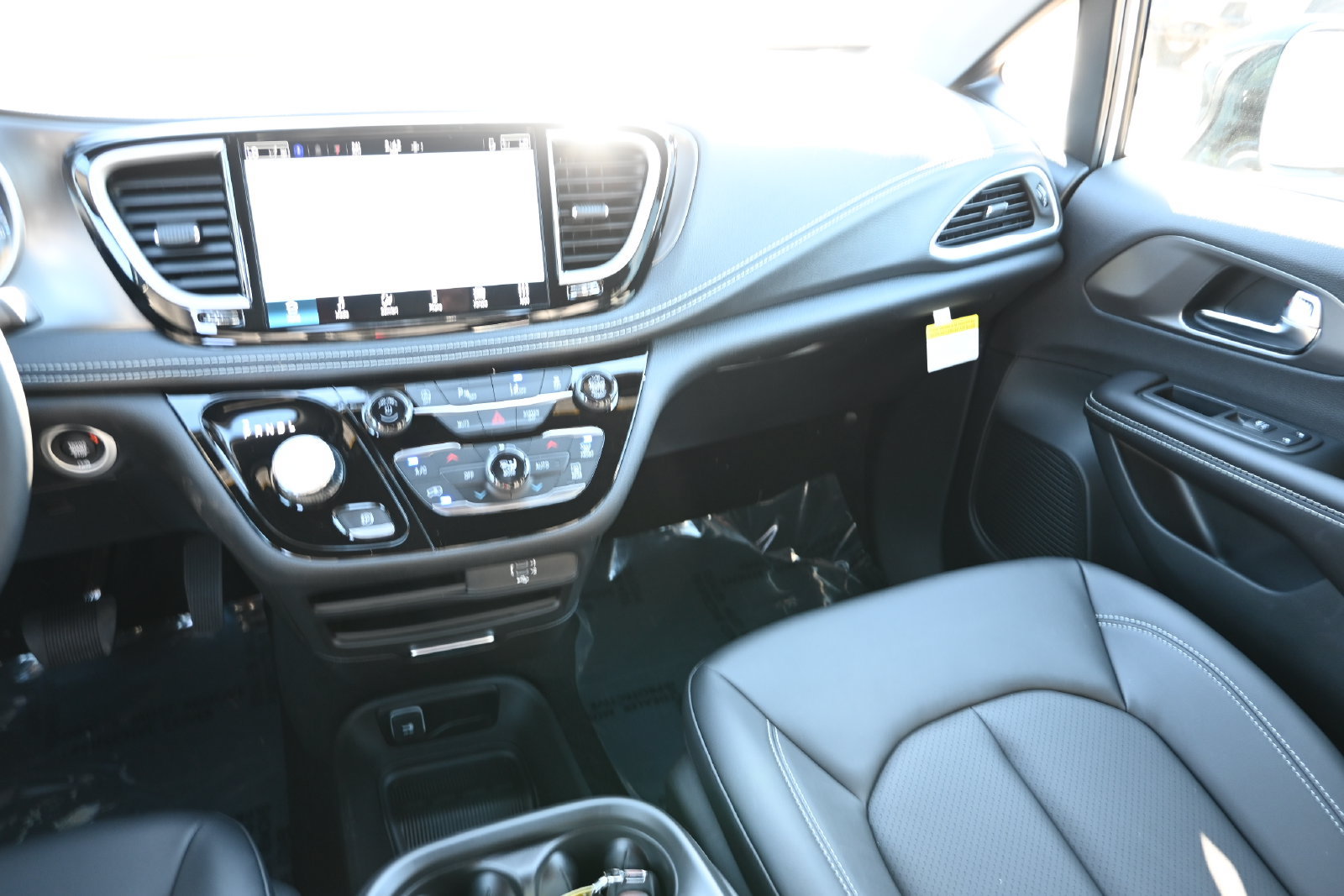 New 2026 Chrysler Pacifica Select AWD/4WD image 16