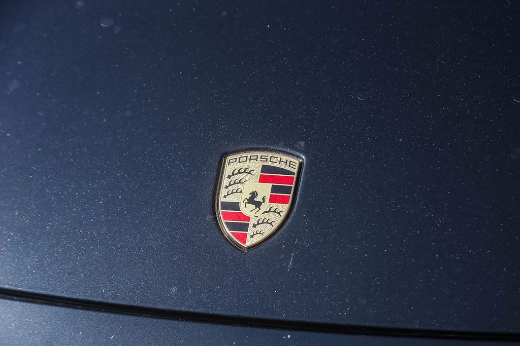 Used 2023 Porsche Cayenne Platinum Edition image 8