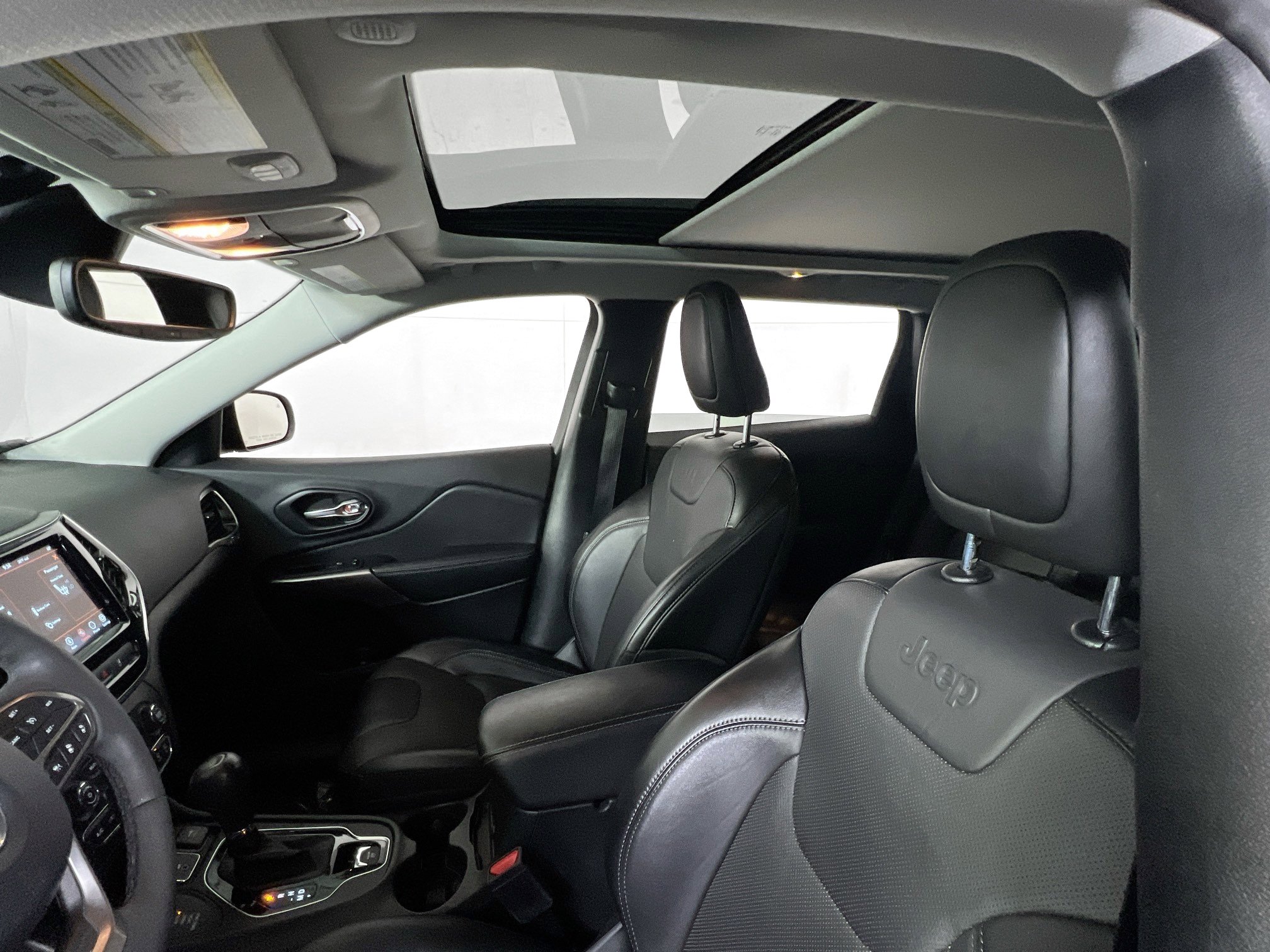 Used 2022 Jeep Cherokee Limited image 21