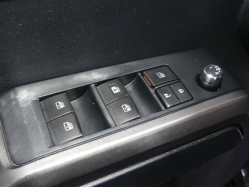 Used 2016 Toyota Tacoma SR5 w/ SR5 Appearance Package (SN) image 18