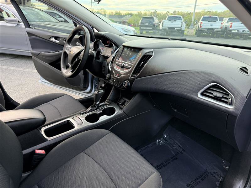 Used 2017 Chevrolet Cruze LT w/ Convenience Package FWD image 13
