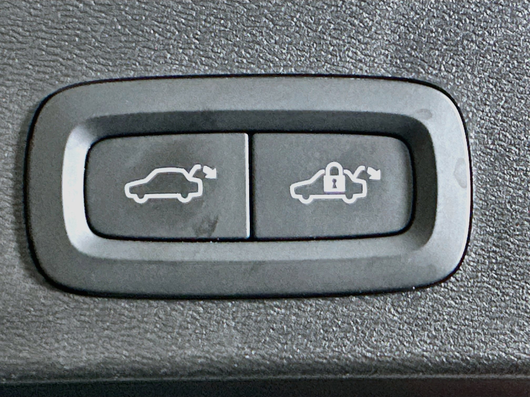Used 2023 Volvo XC40 Recharge Plus AWD/4WD image 29
