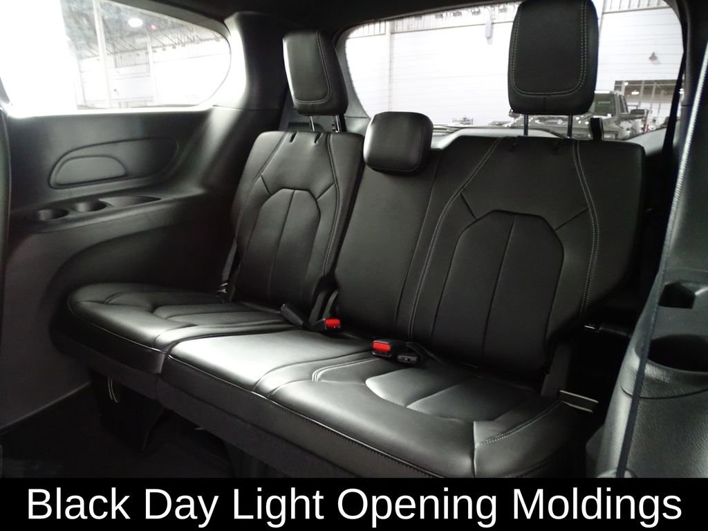 New 2026 Chrysler Pacifica Select image 13