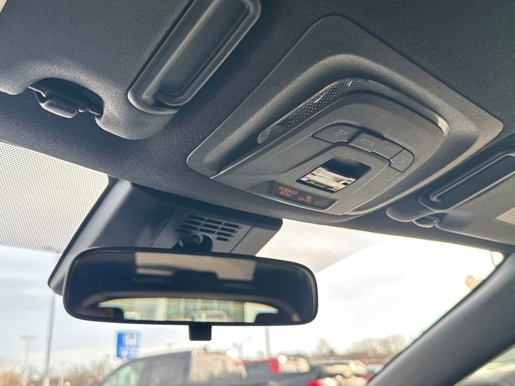 Used 2025 Toyota Corolla SE image 30